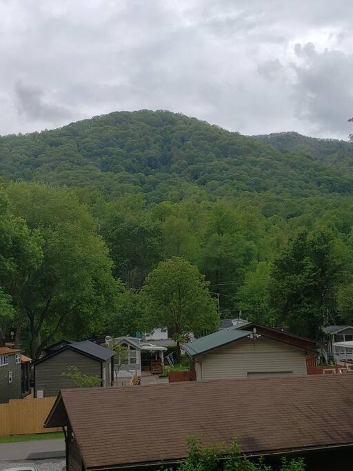 J.Creek Retreat, Creekside Townhouse +1 Car Garage Vila Maggie Valley Exterior foto